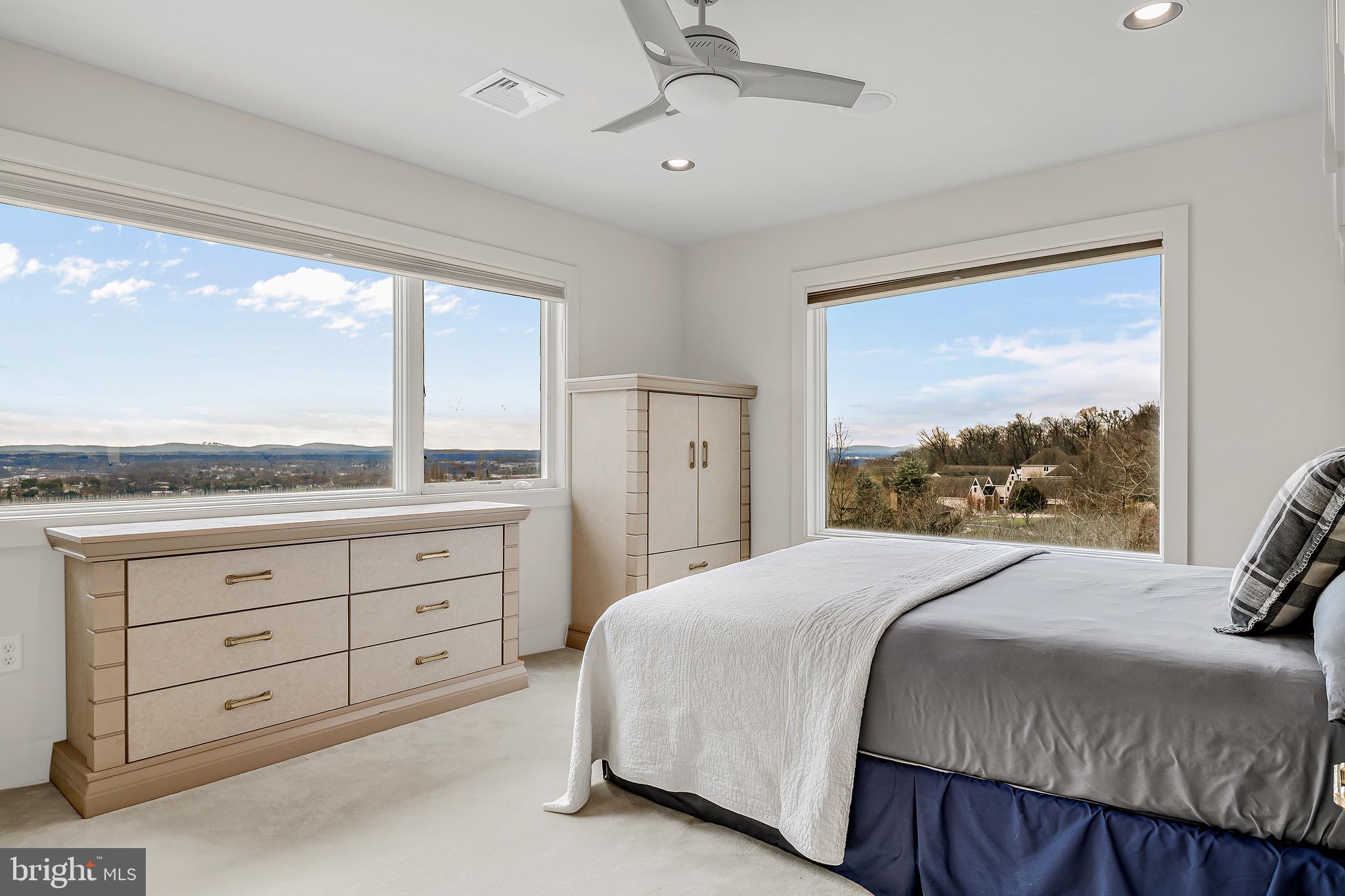 RIVER BEND - Residential