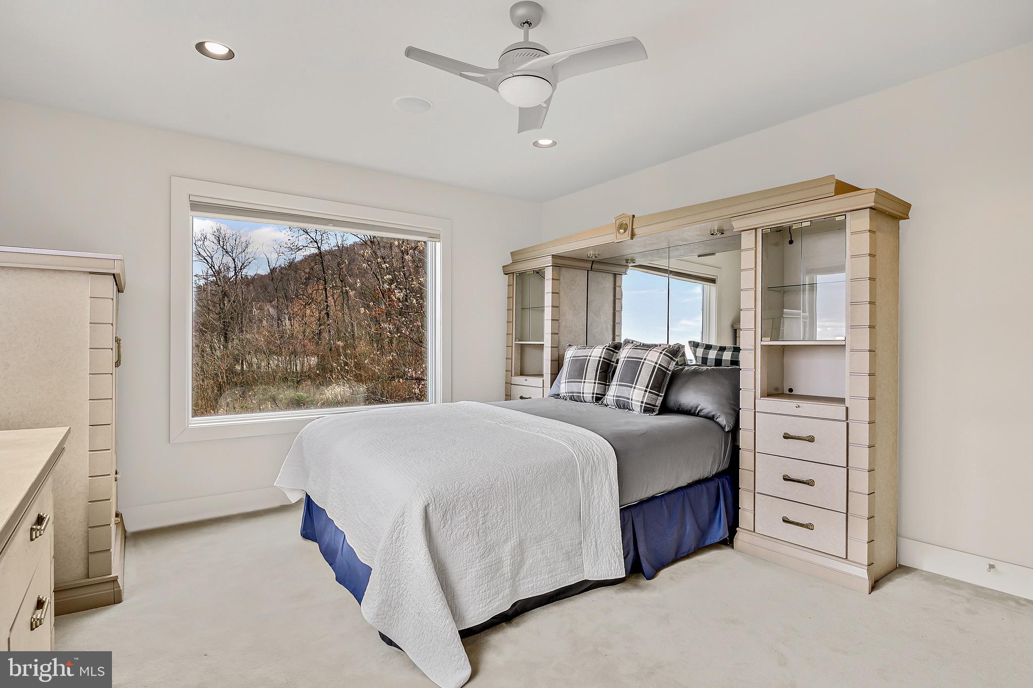 RIVER BEND - Residential
