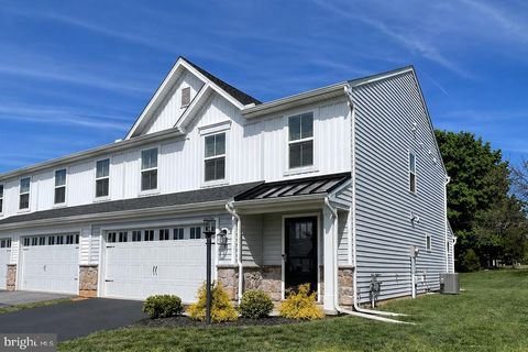 Photo of 11 Shillington Ln, CARLISLE, PA 17013 (MLS # PACB2051414)