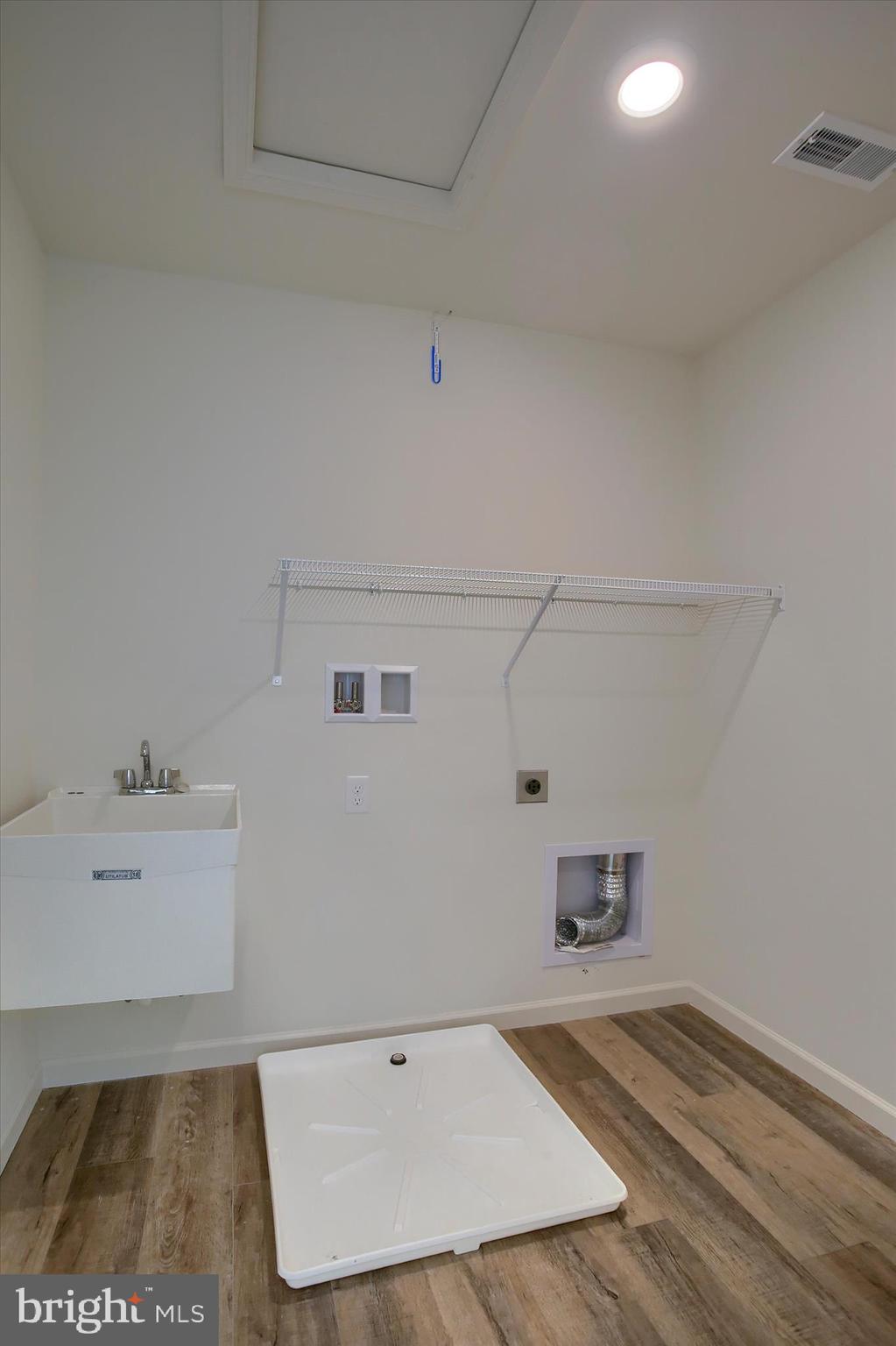 DICKINSON PLACE - Residential