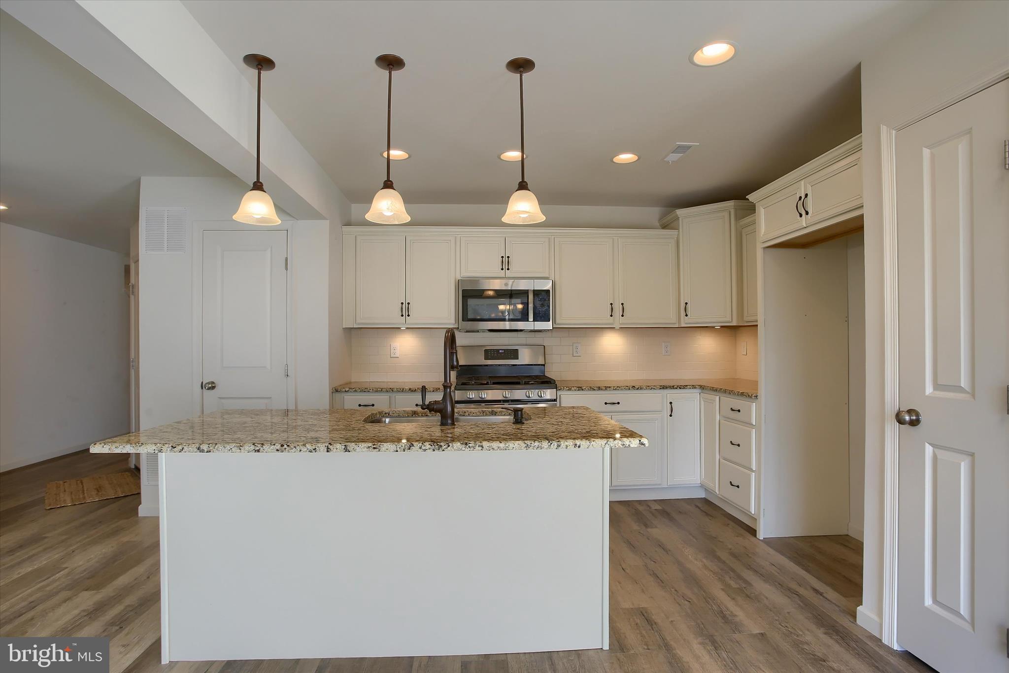 DICKINSON PLACE - Residential