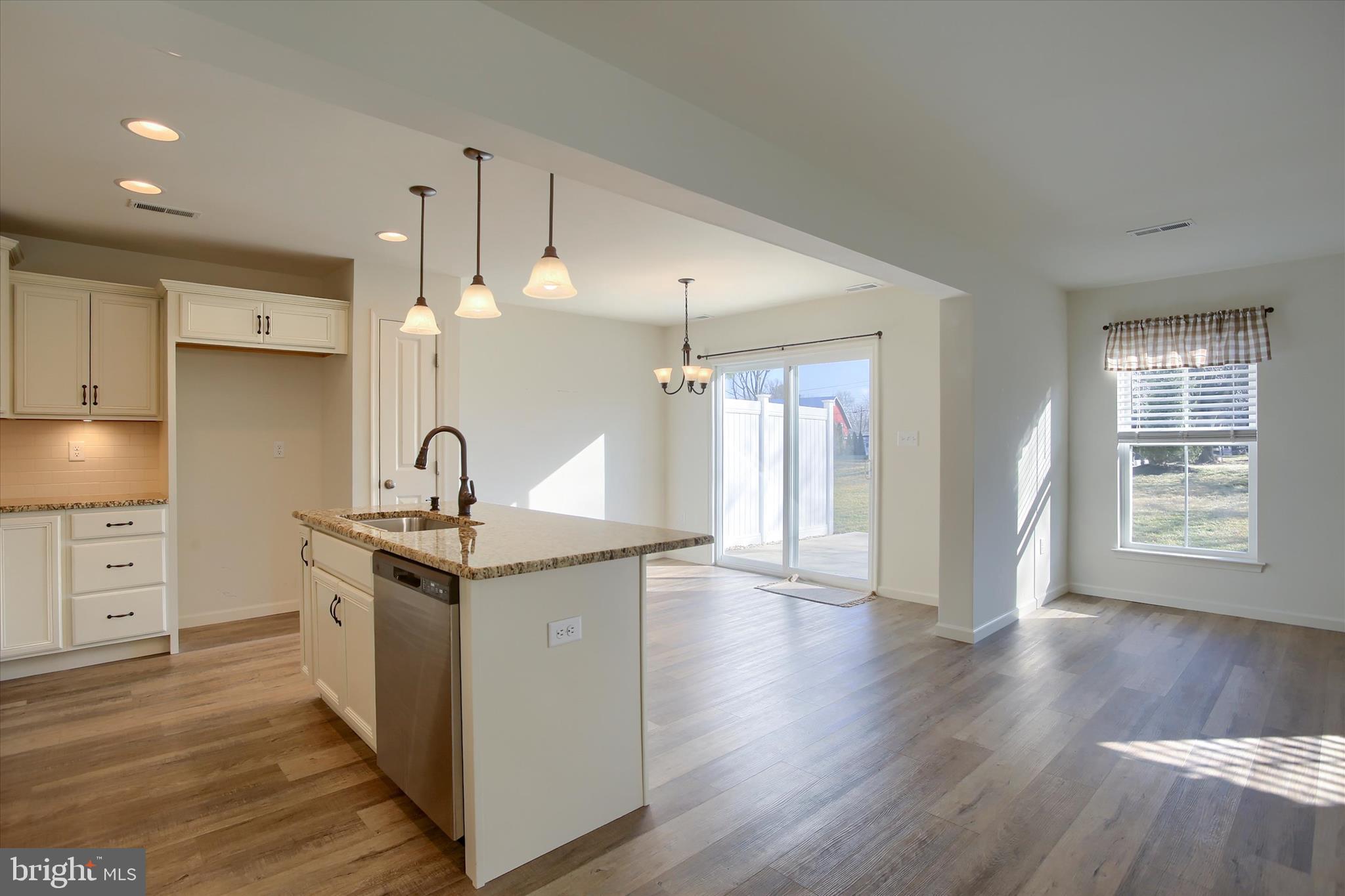 DICKINSON PLACE - Residential