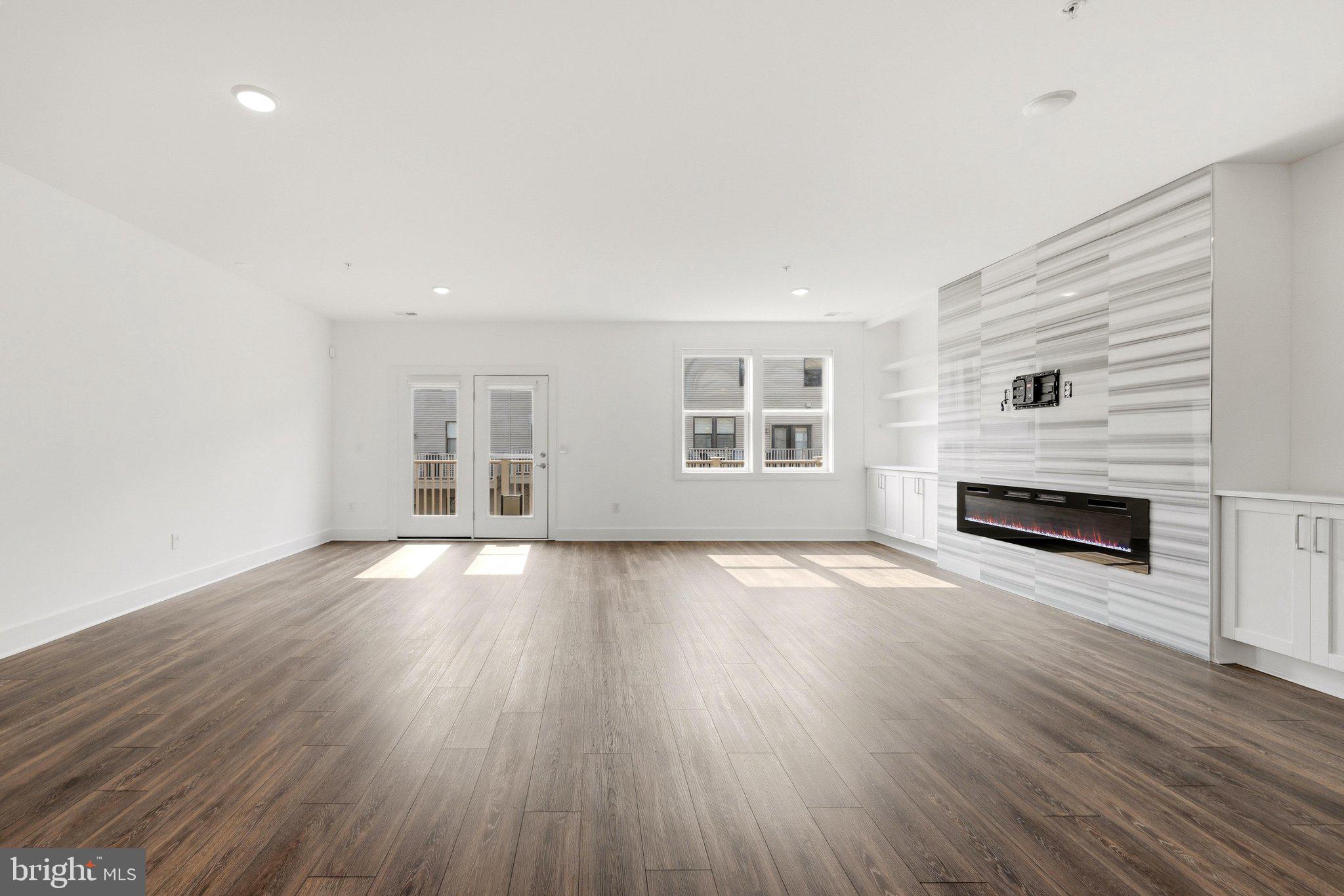 44824 TIVERTON SQUARE