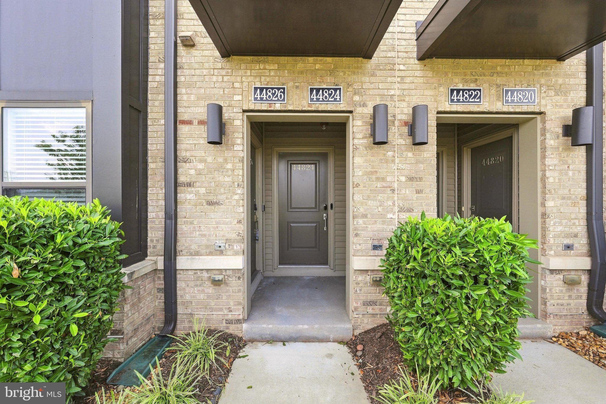 44824 TIVERTON SQUARE