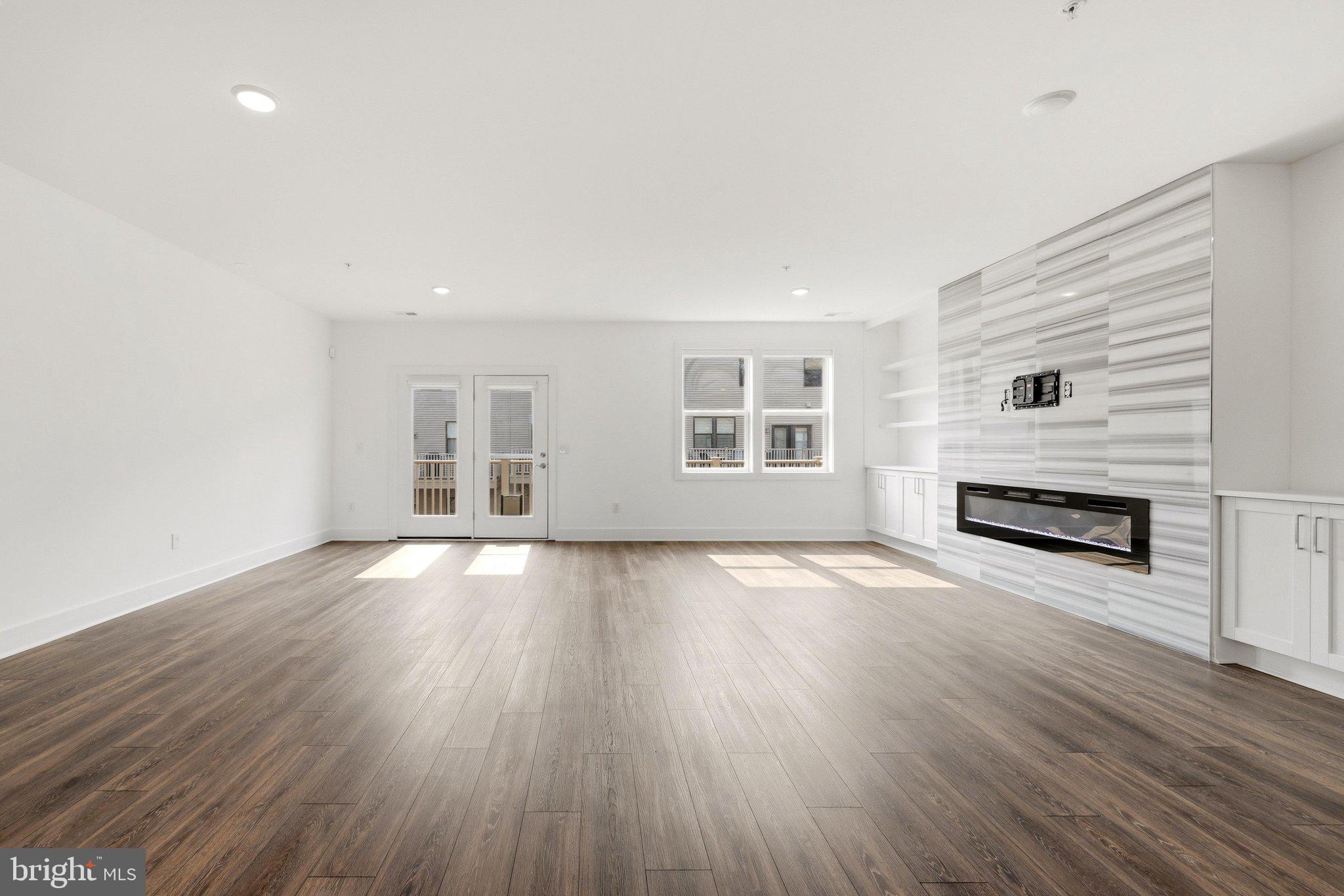 44824 TIVERTON SQUARE