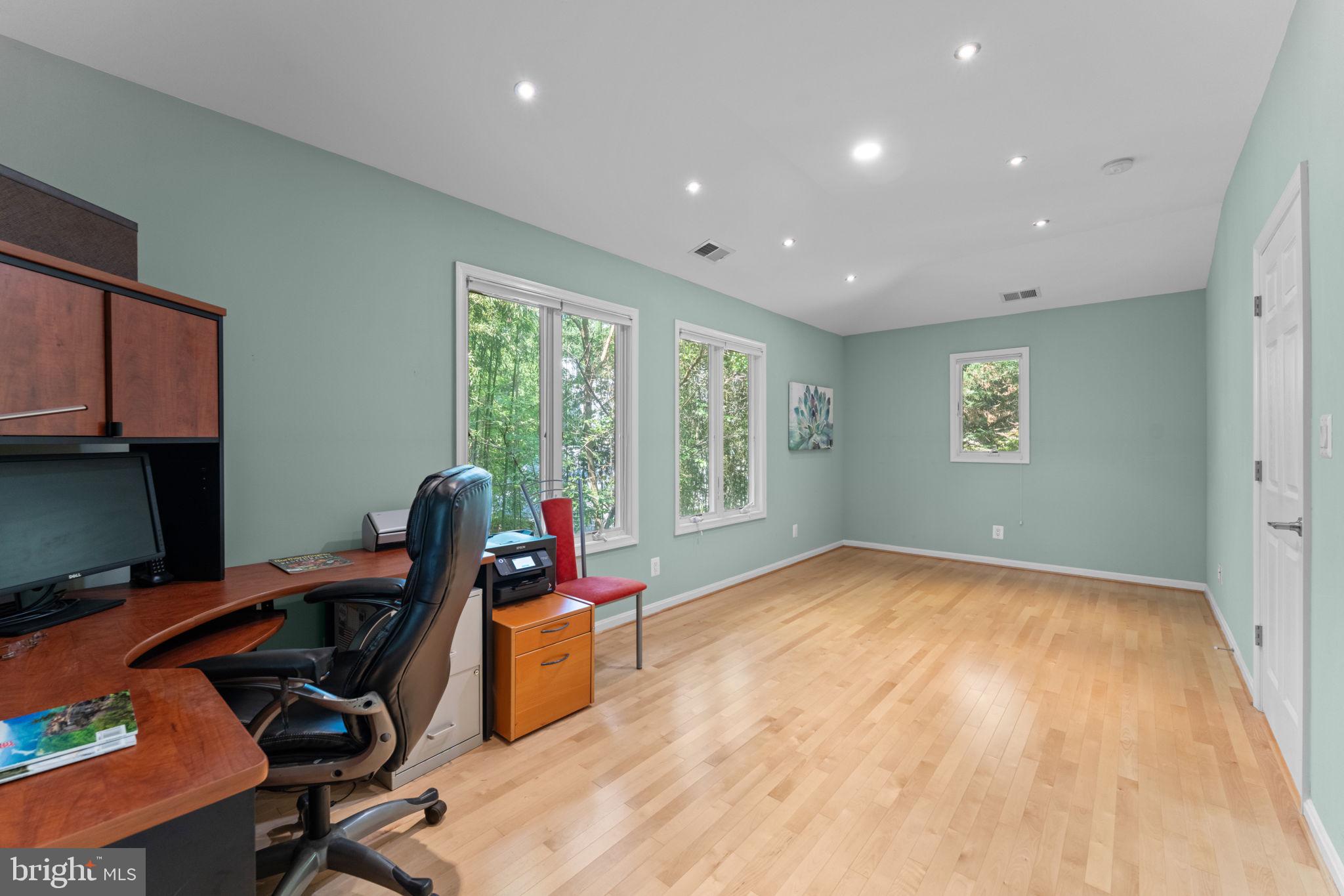 ANNANDALE - Residential