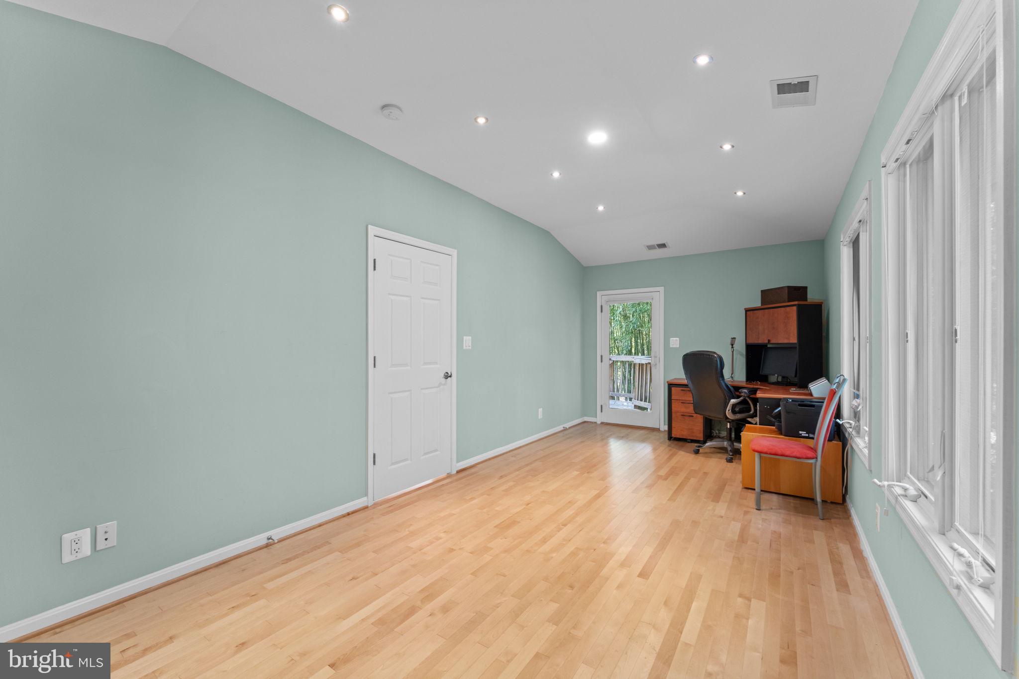ANNANDALE - Residential