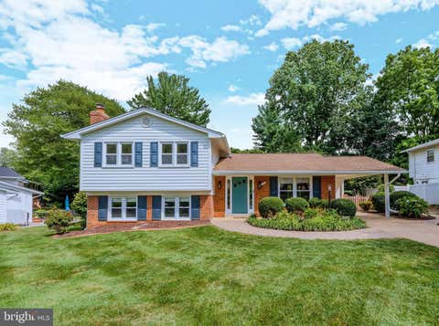 Photo of 1703 Palm Springs Drive, VIENNA, VA 22182 (MLS # VAFX2331166)