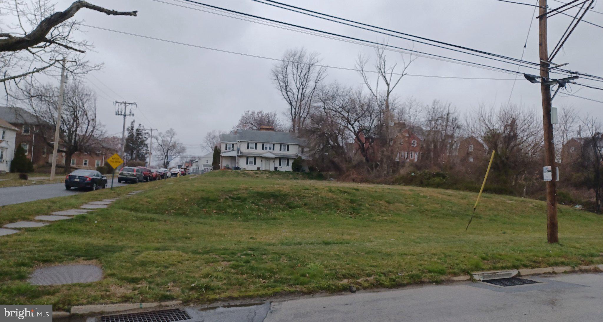 907-923 MEADOW LANE