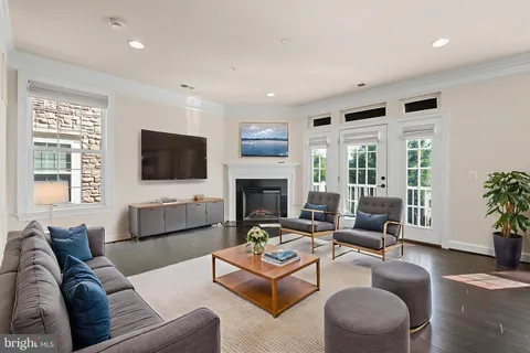 42612 Hardage Terrace, Ashburn, VA MLS: VALO2115072