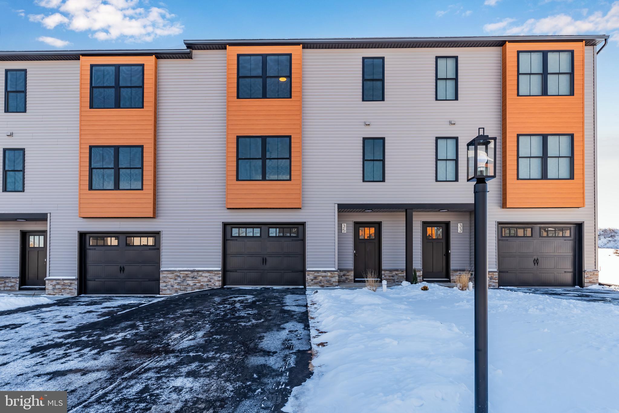 STONEGATE COMMONS - Residential Lease