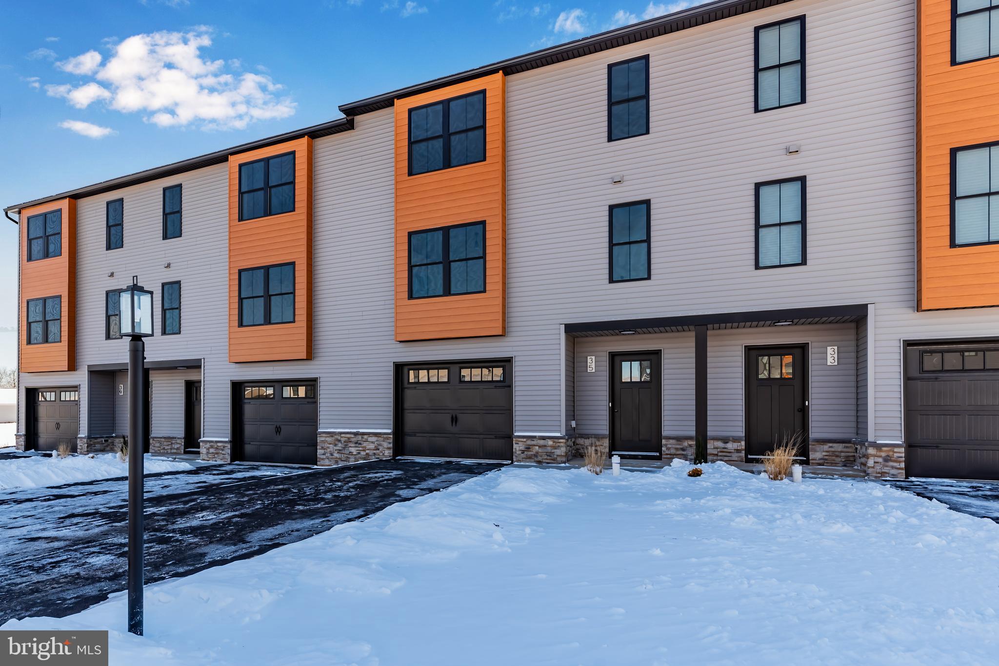 STONEGATE COMMONS - Residential Lease