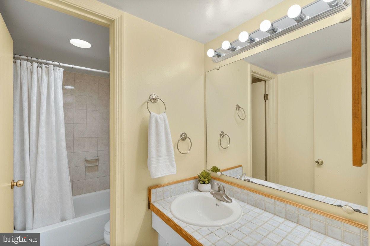 ARBORY CONDO PHASE SIX-R - Residential