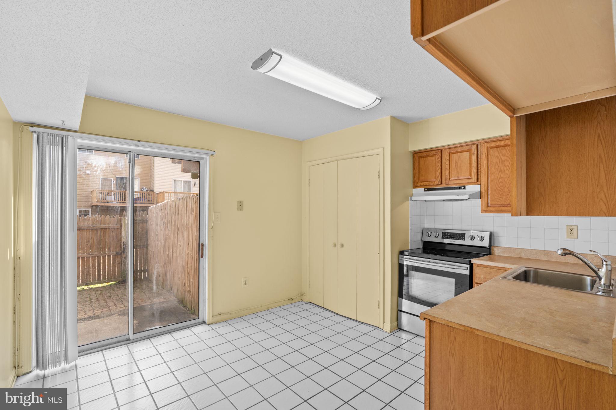 ARBORY CONDO PHASE SIX-R - Residential