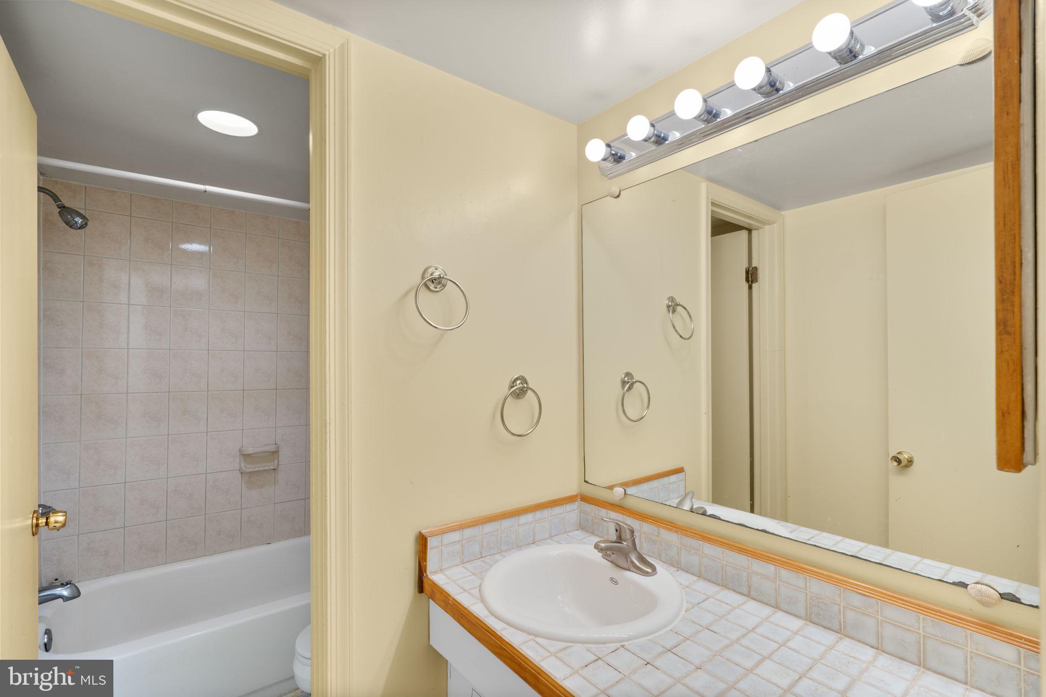 ARBORY CONDO PHASE SIX-R - Residential