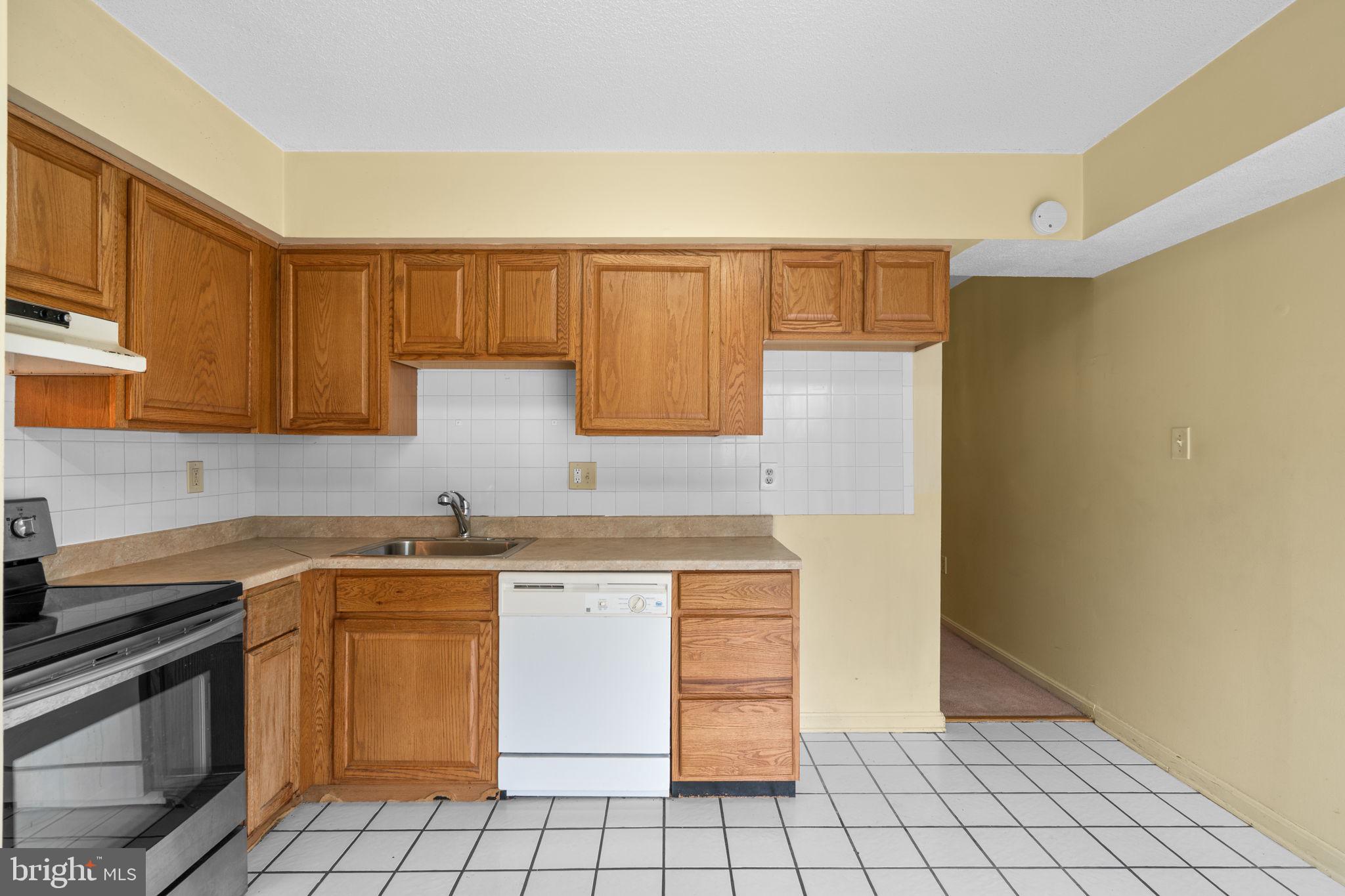 ARBORY CONDO PHASE SIX-R - Residential