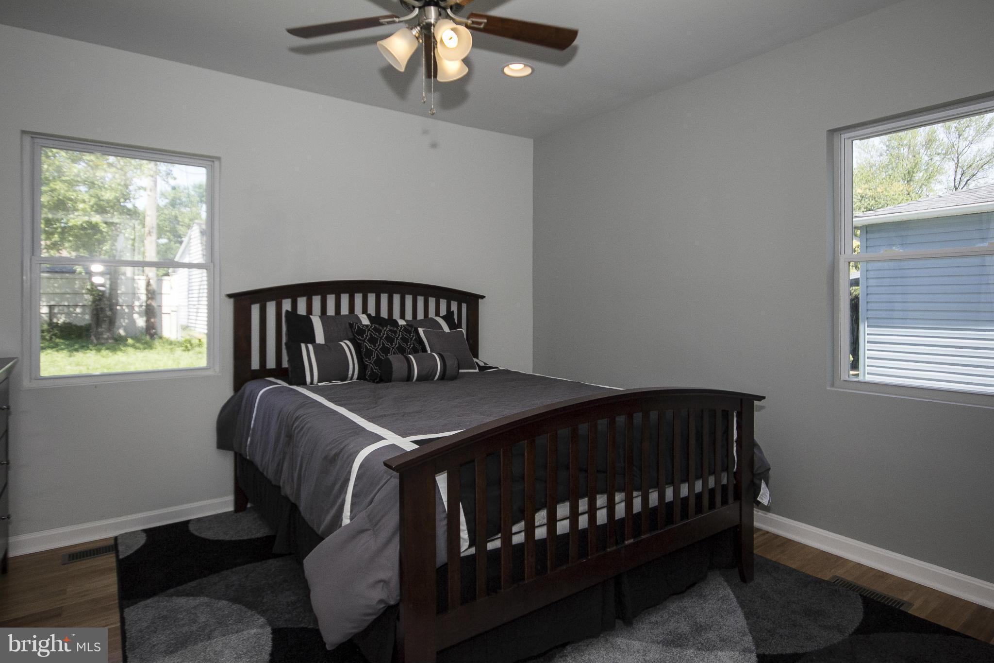 COUNTRY CLUB MANOR - Residential