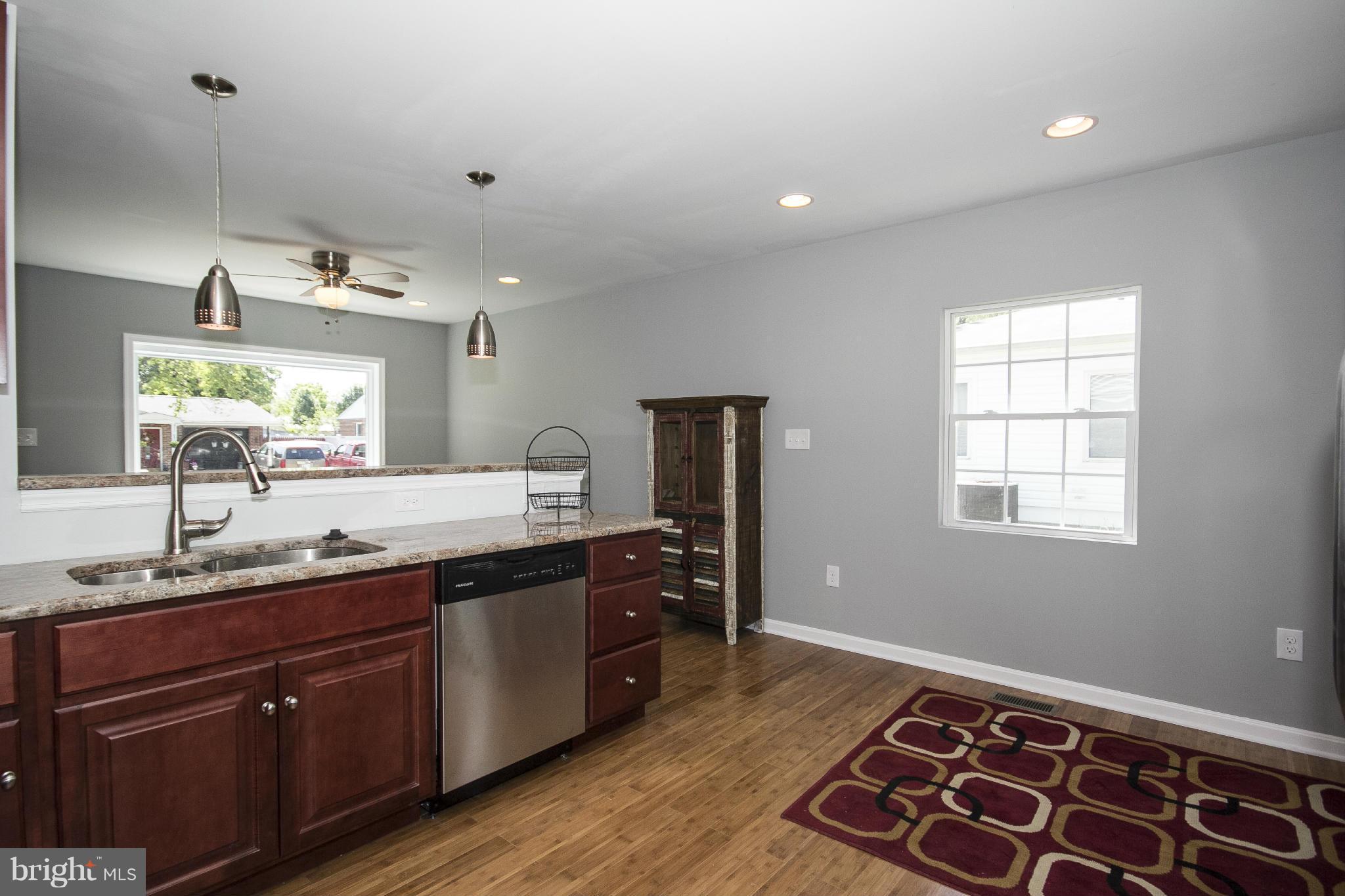 COUNTRY CLUB MANOR - Residential