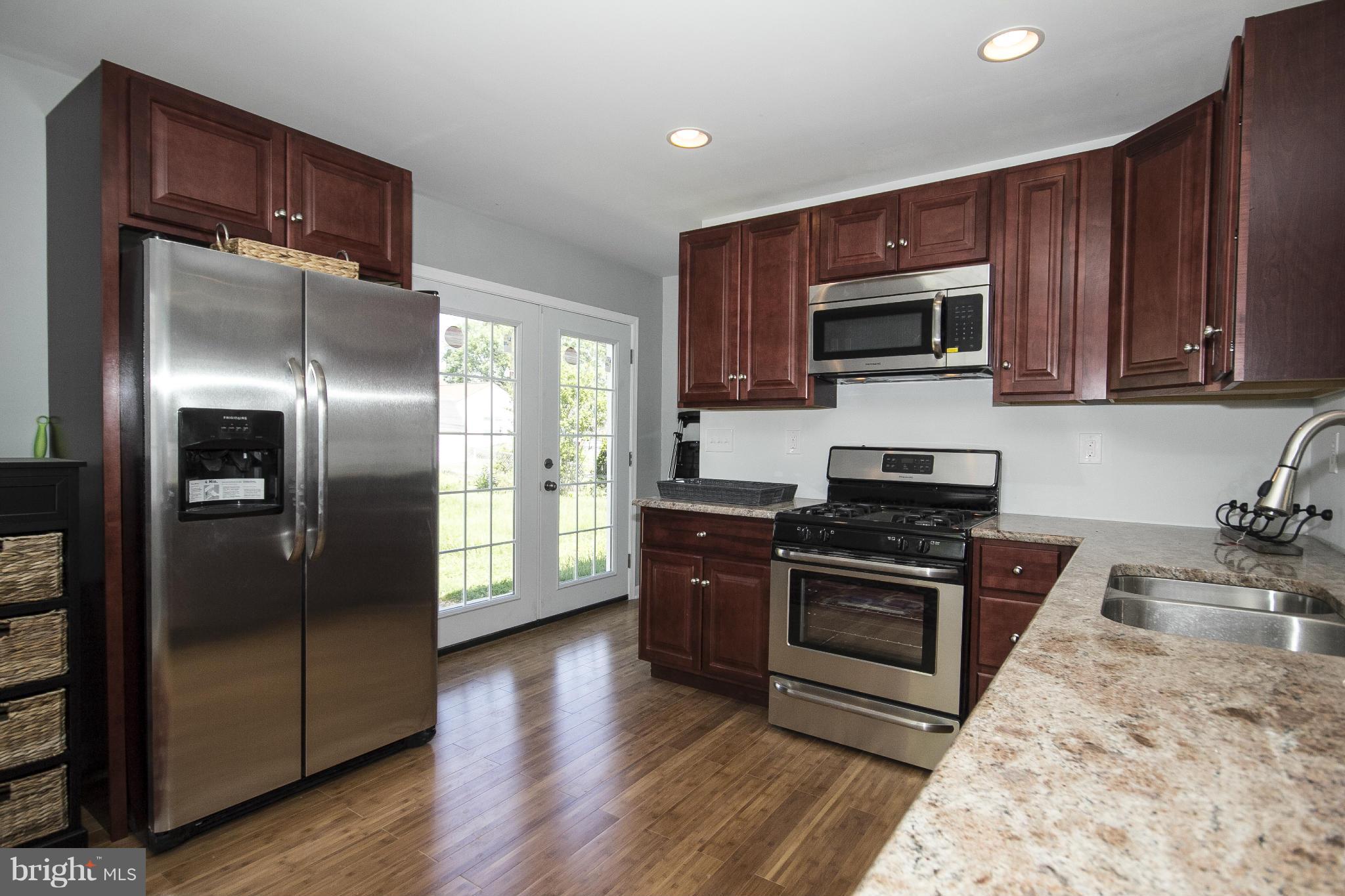 COUNTRY CLUB MANOR - Residential