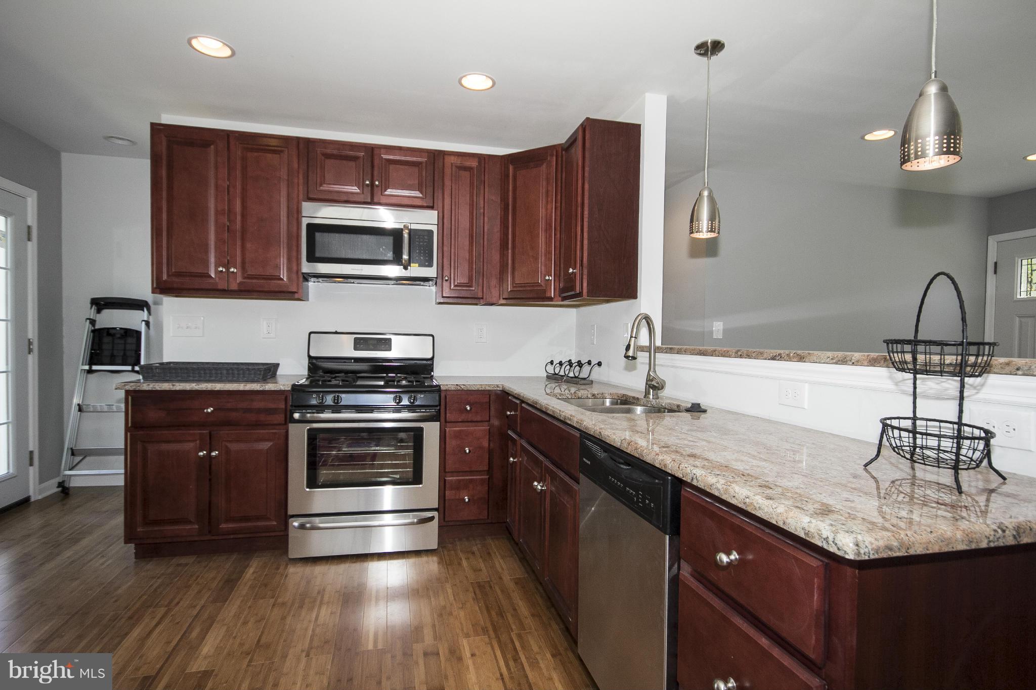 COUNTRY CLUB MANOR - Residential