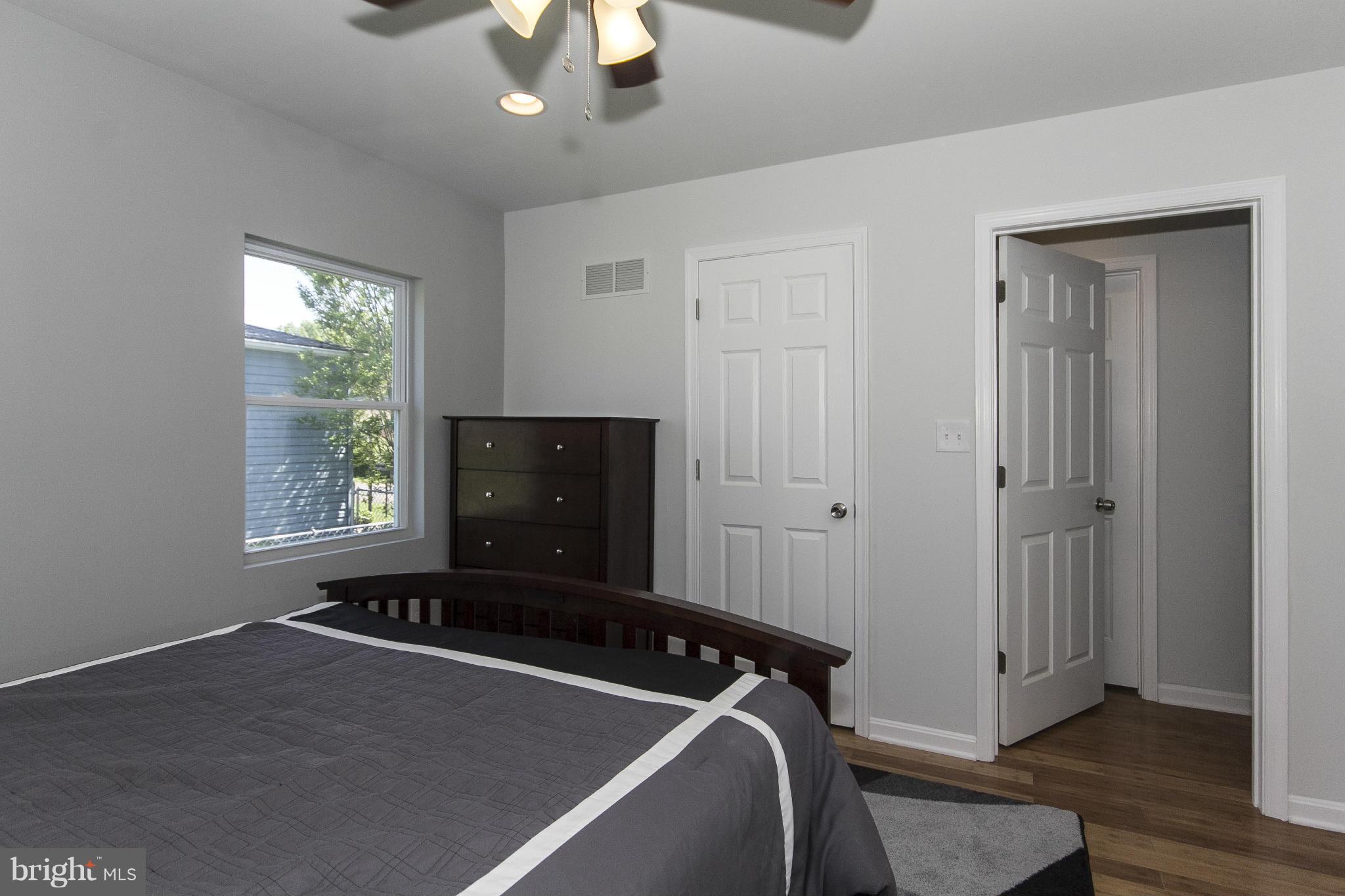 COUNTRY CLUB MANOR - Residential