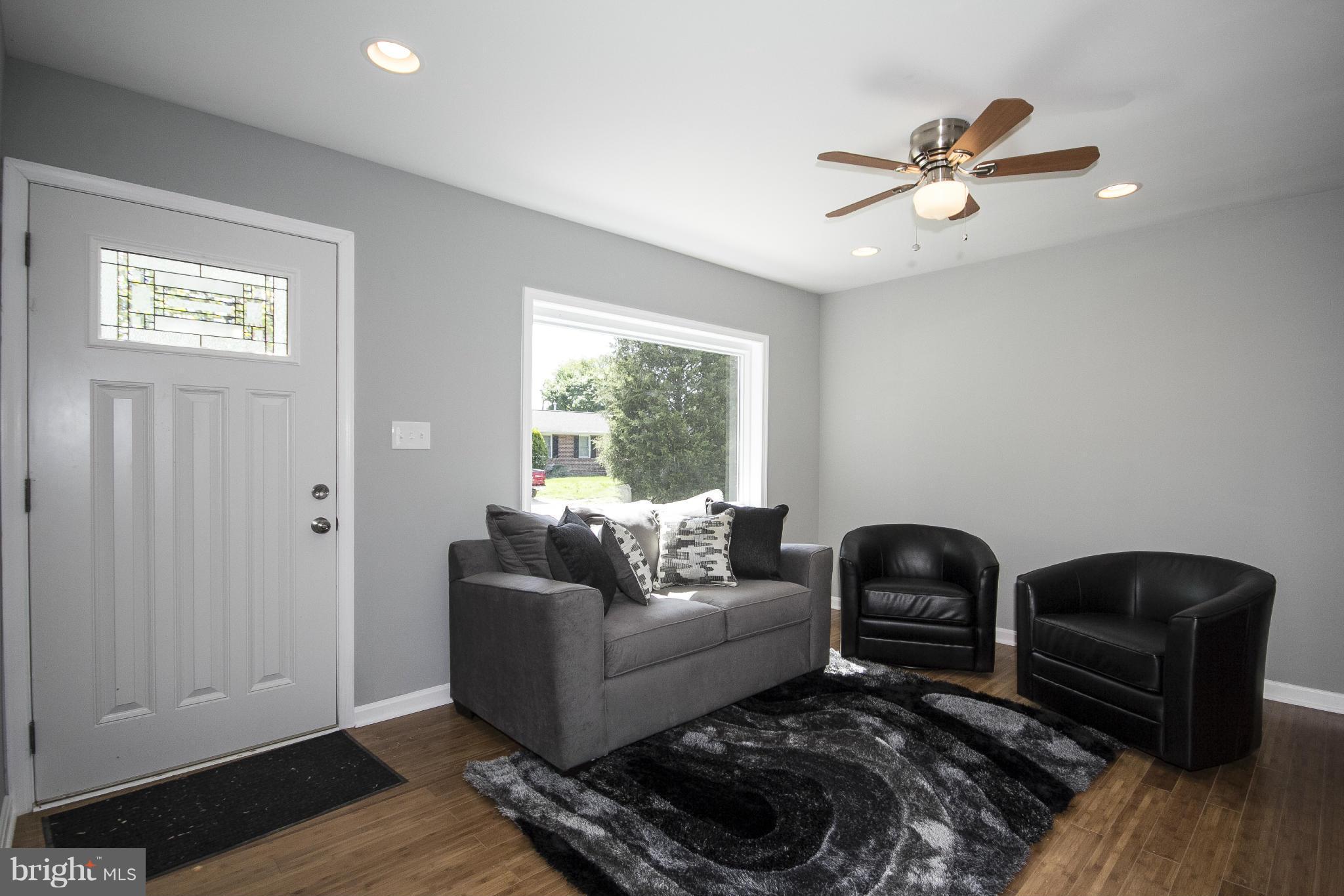 COUNTRY CLUB MANOR - Residential