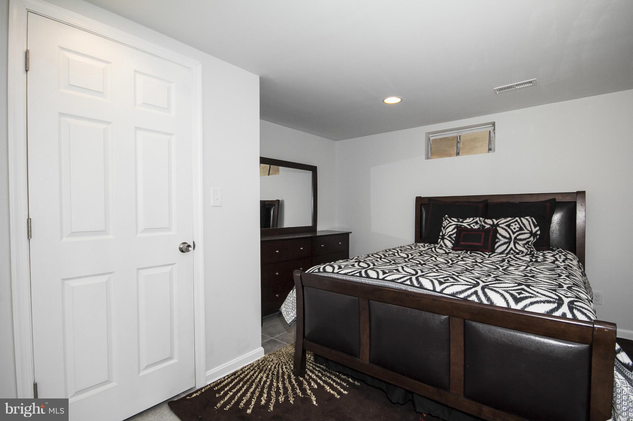 COUNTRY CLUB MANOR - Residential