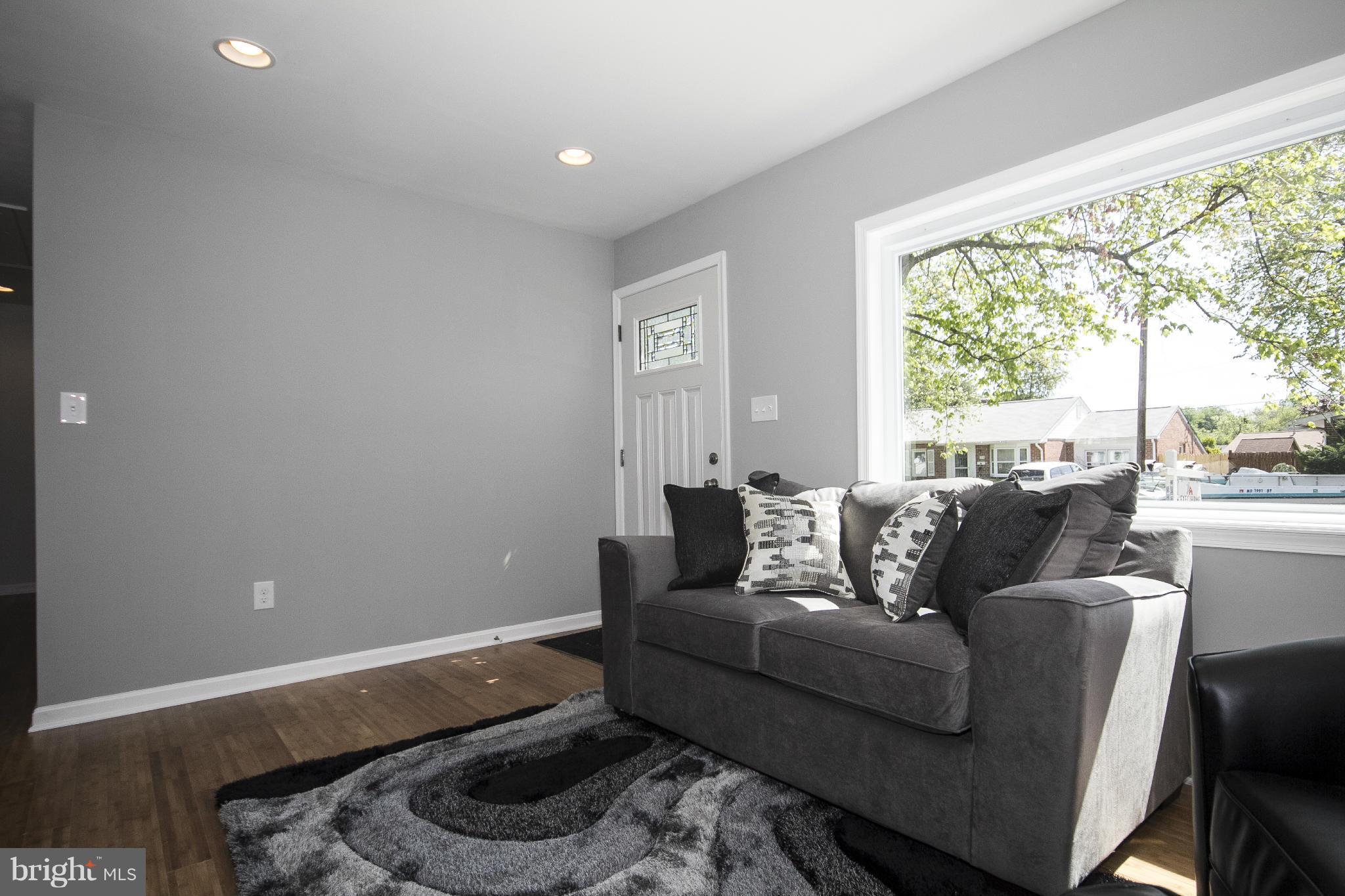 COUNTRY CLUB MANOR - Residential