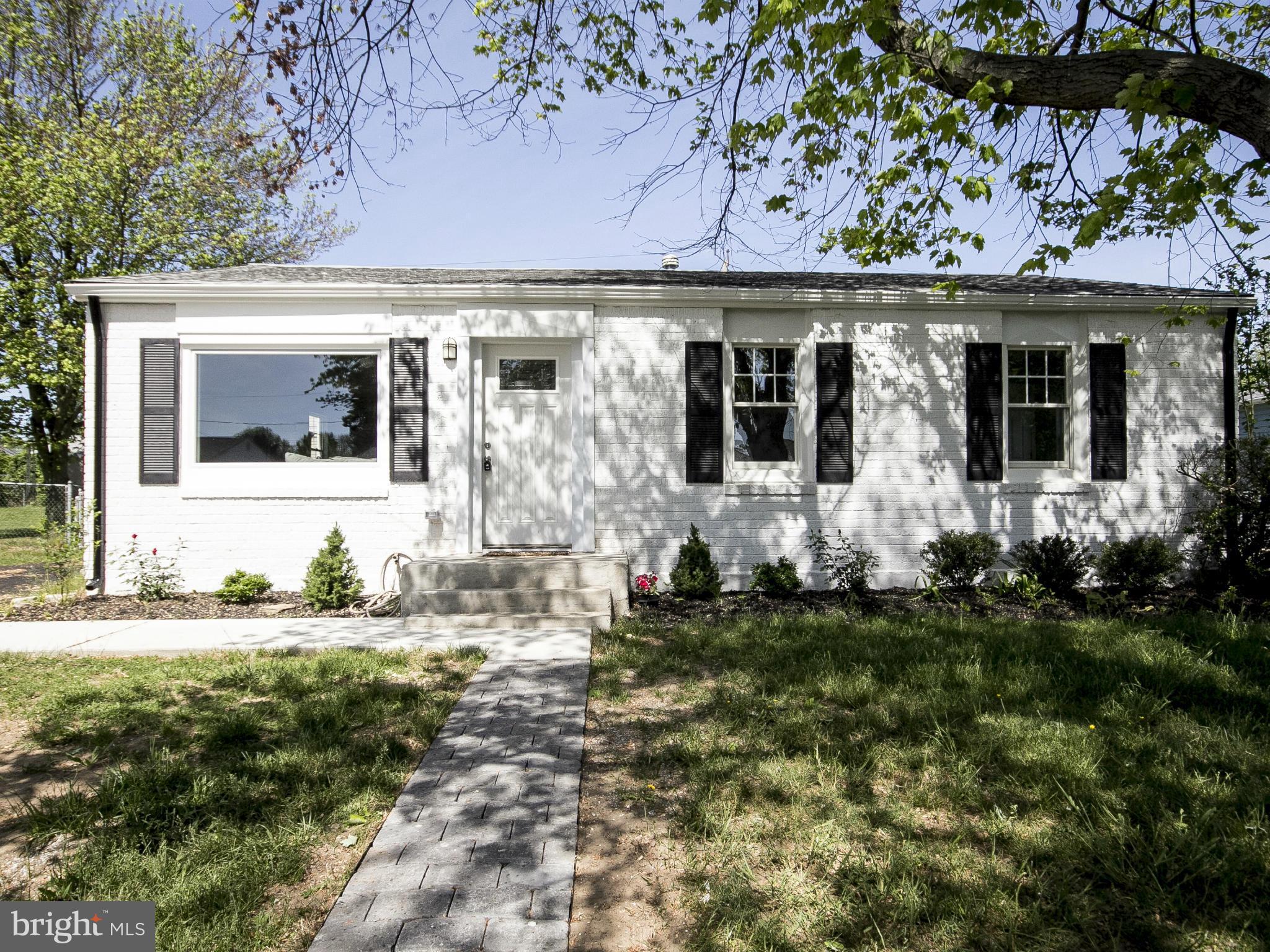 COUNTRY CLUB MANOR - Residential