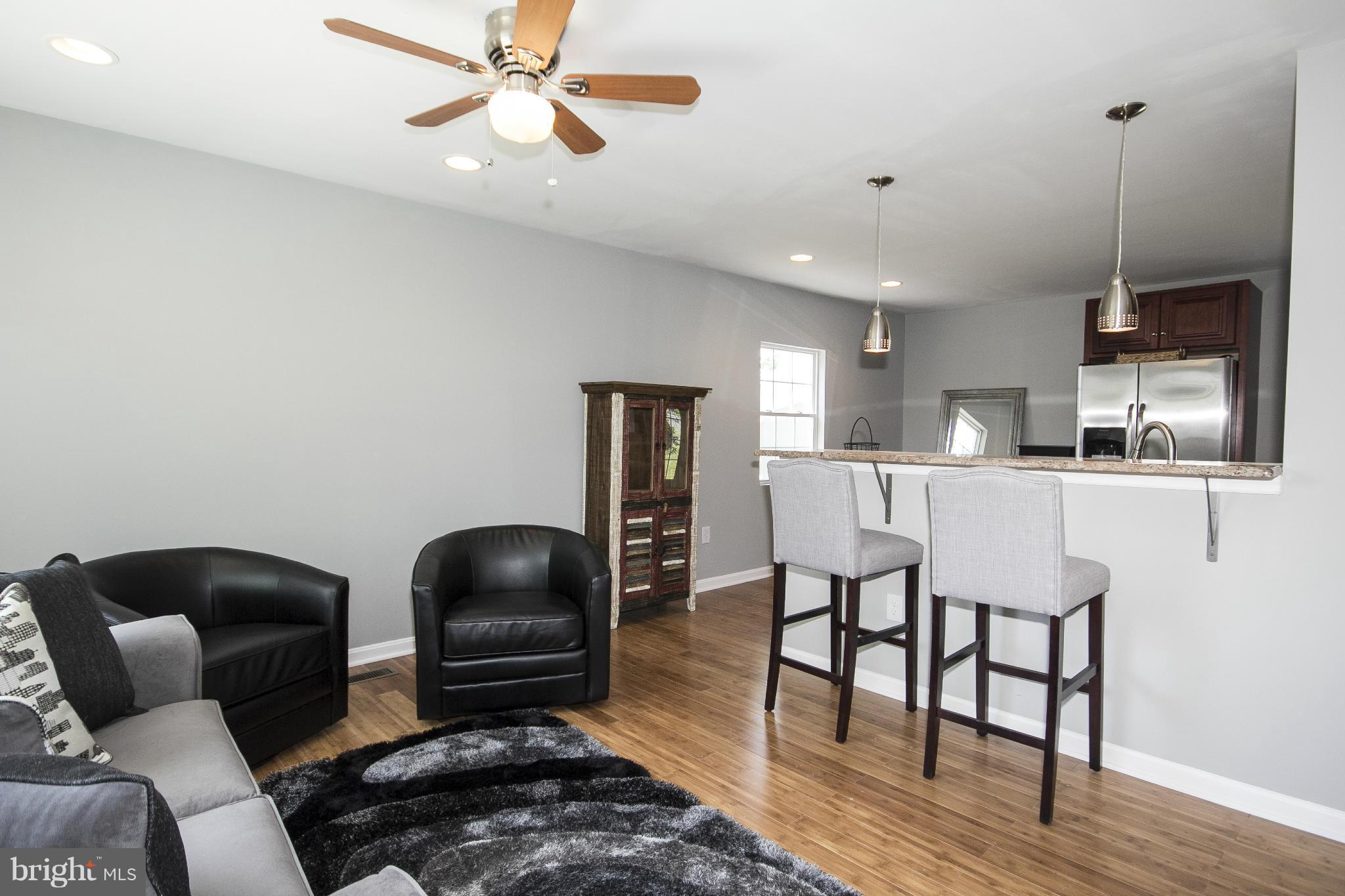 COUNTRY CLUB MANOR - Residential