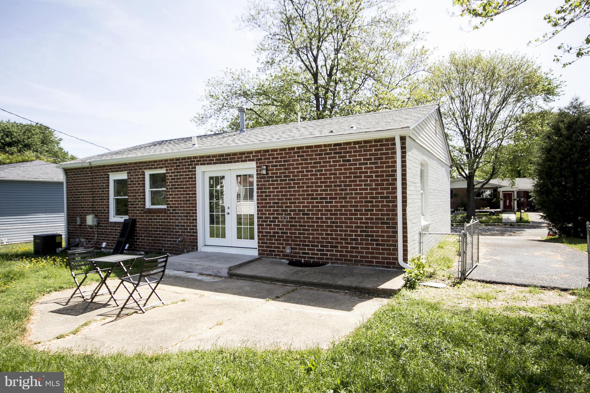 COUNTRY CLUB MANOR - Residential