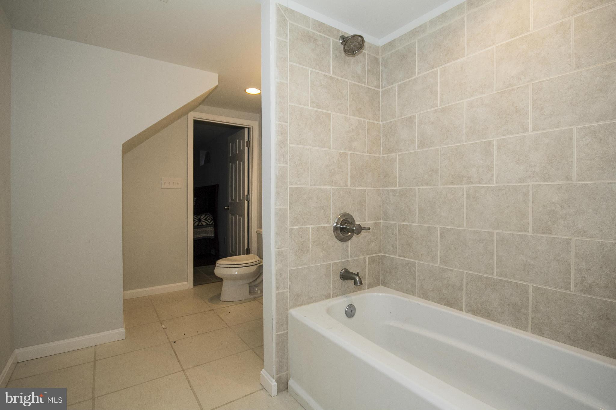 COUNTRY CLUB MANOR - Residential