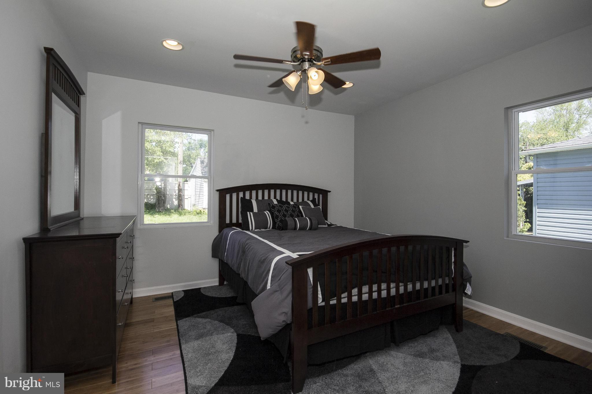 COUNTRY CLUB MANOR - Residential