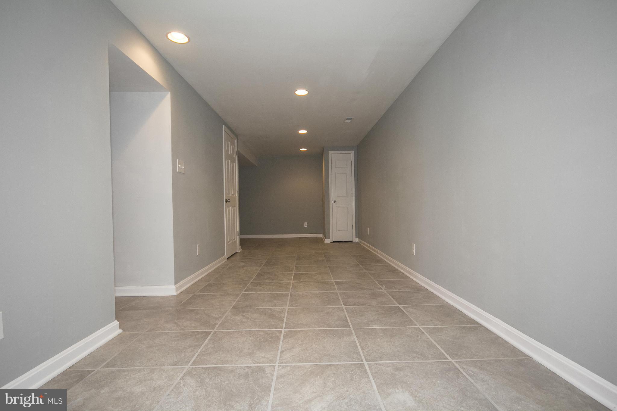 COUNTRY CLUB MANOR - Residential