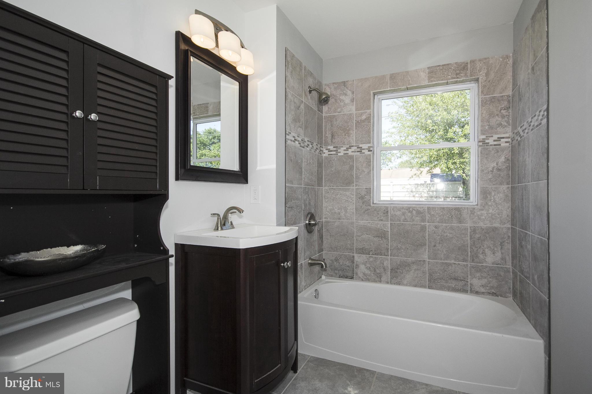 COUNTRY CLUB MANOR - Residential