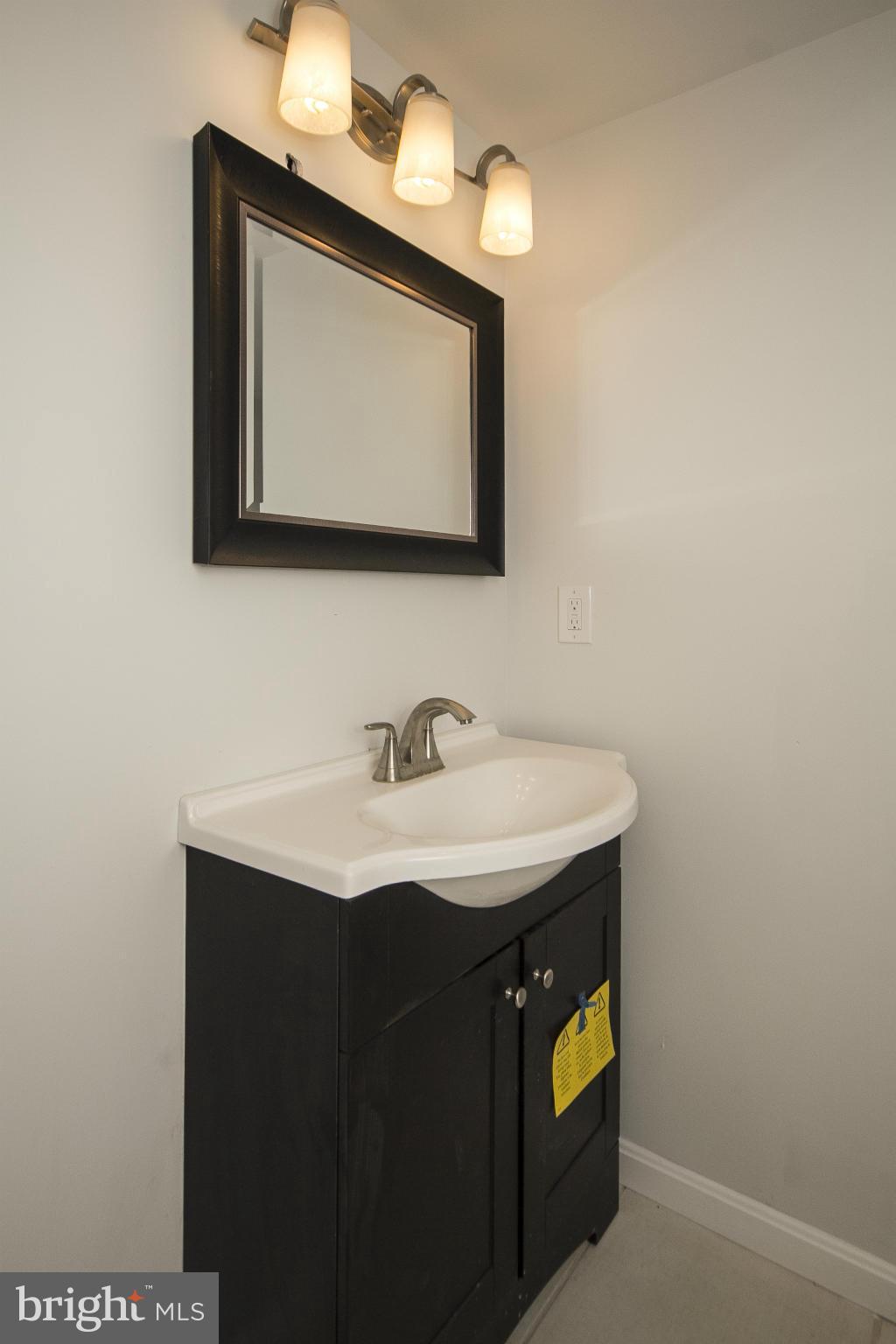 COUNTRY CLUB MANOR - Residential