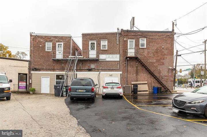 447 W CHESTER PIKE