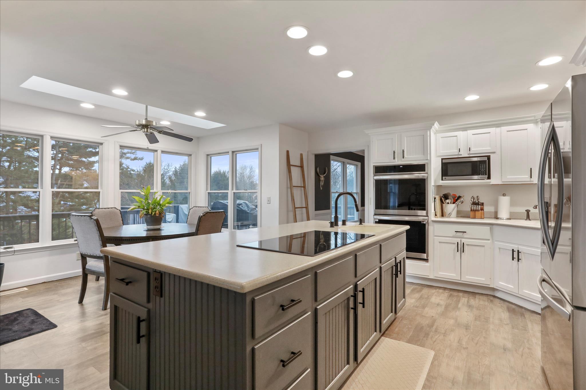 VAN LEAR MANOR - Residential