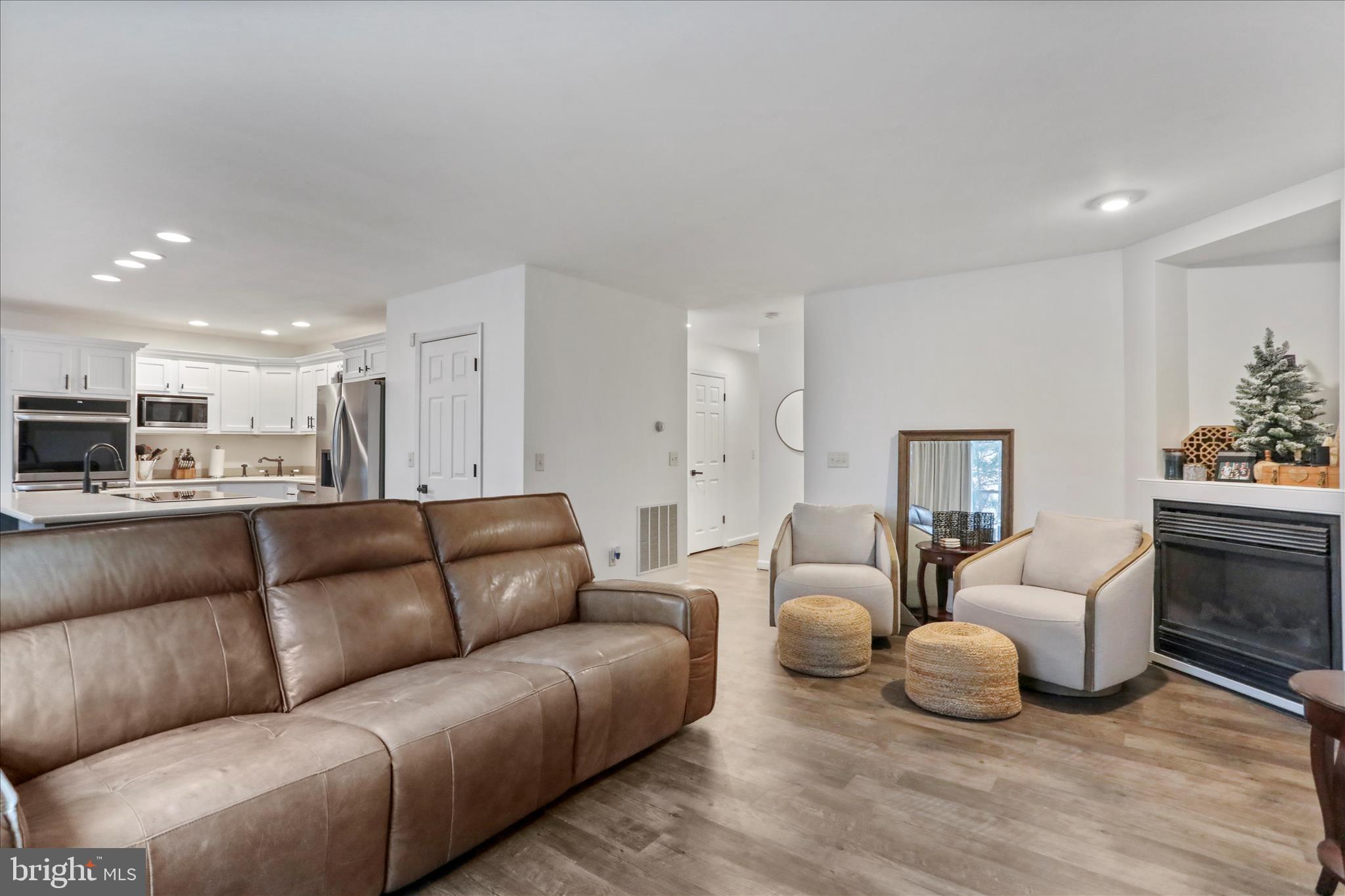 VAN LEAR MANOR - Residential