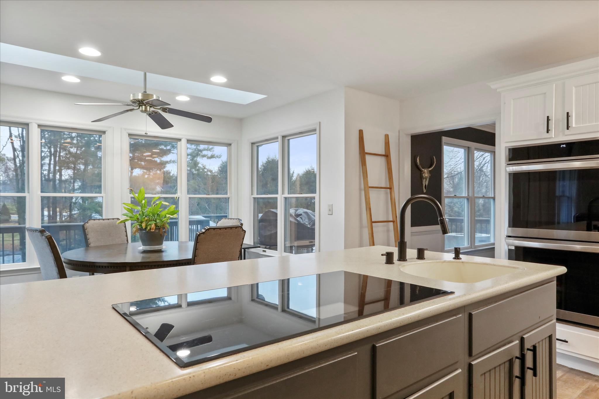 VAN LEAR MANOR - Residential