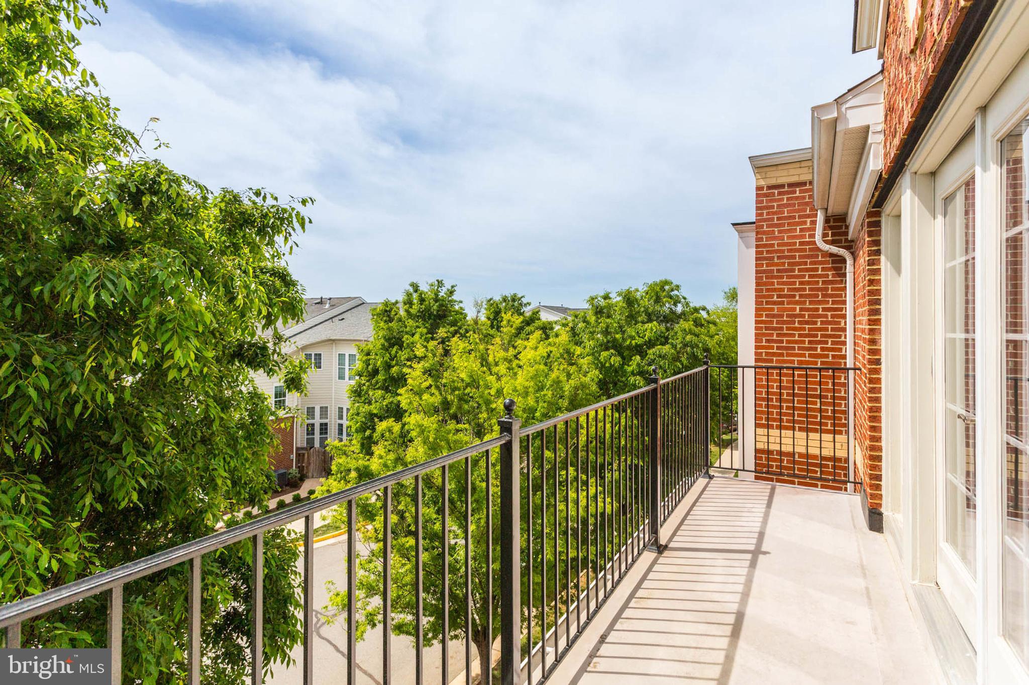 LANSDOWNE TOWN CENTER - Residential