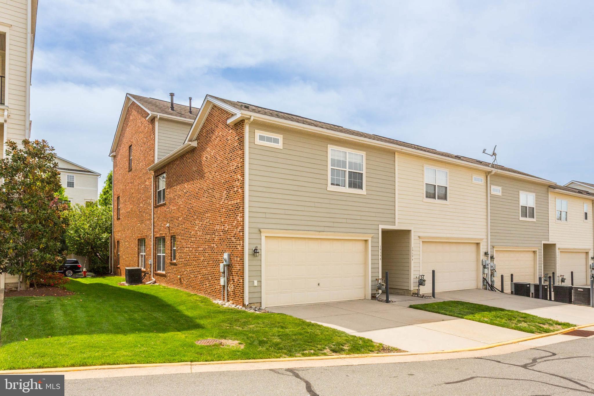 LANSDOWNE TOWN CENTER - Residential