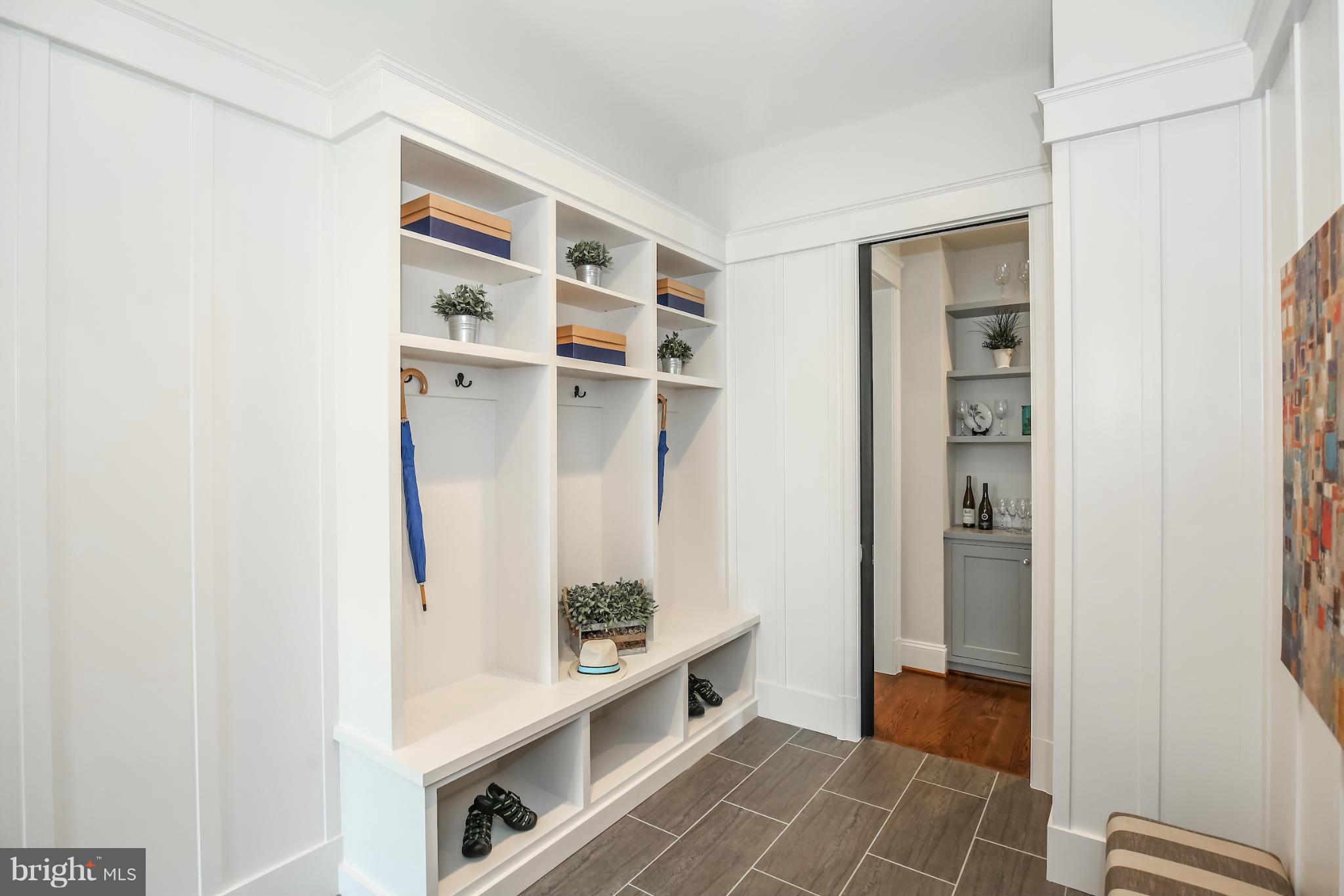 COUNTRY CLUB HILLS - Residential