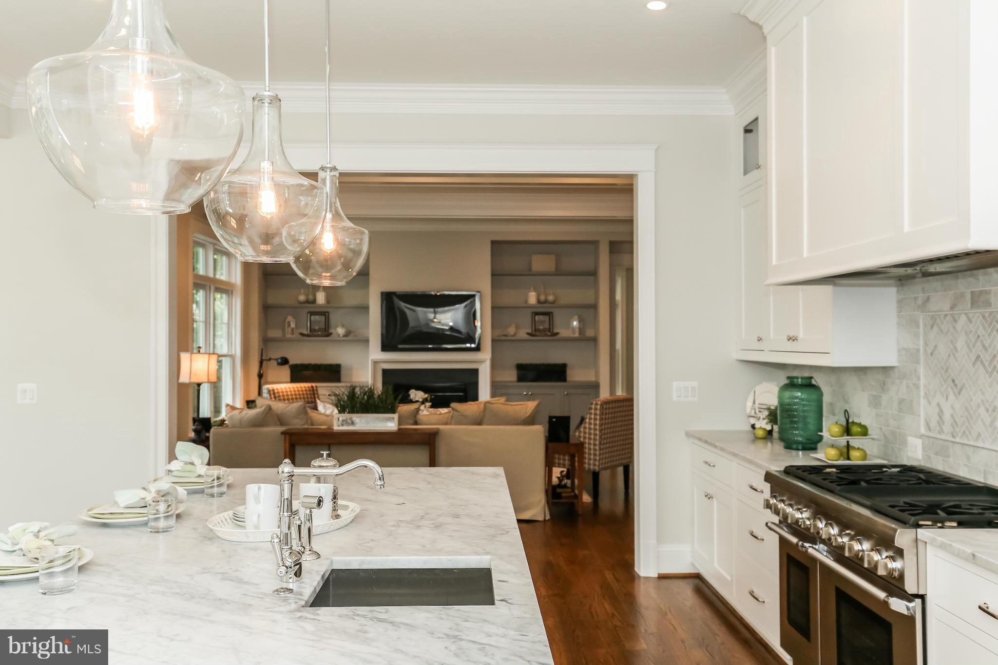 COUNTRY CLUB HILLS - Residential