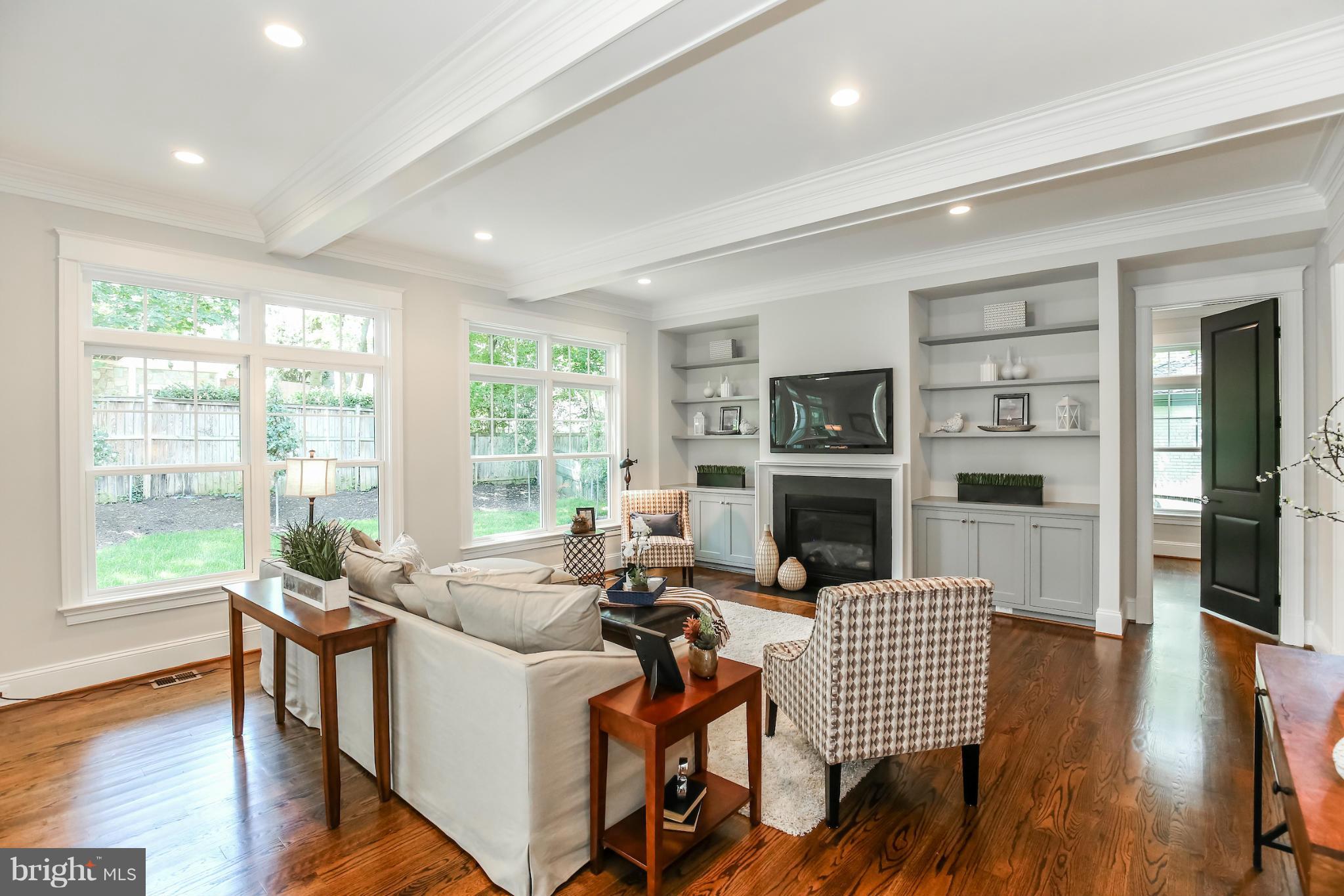 COUNTRY CLUB HILLS - Residential