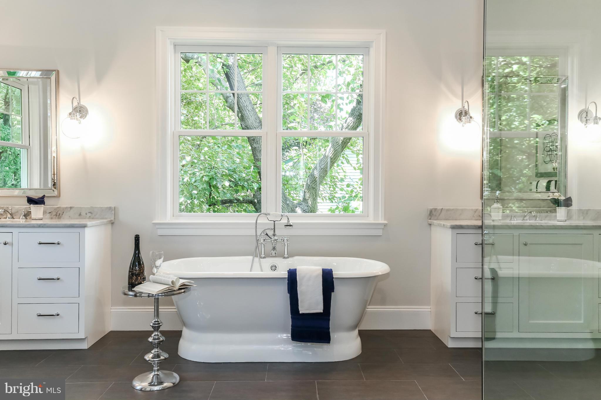 COUNTRY CLUB HILLS - Residential