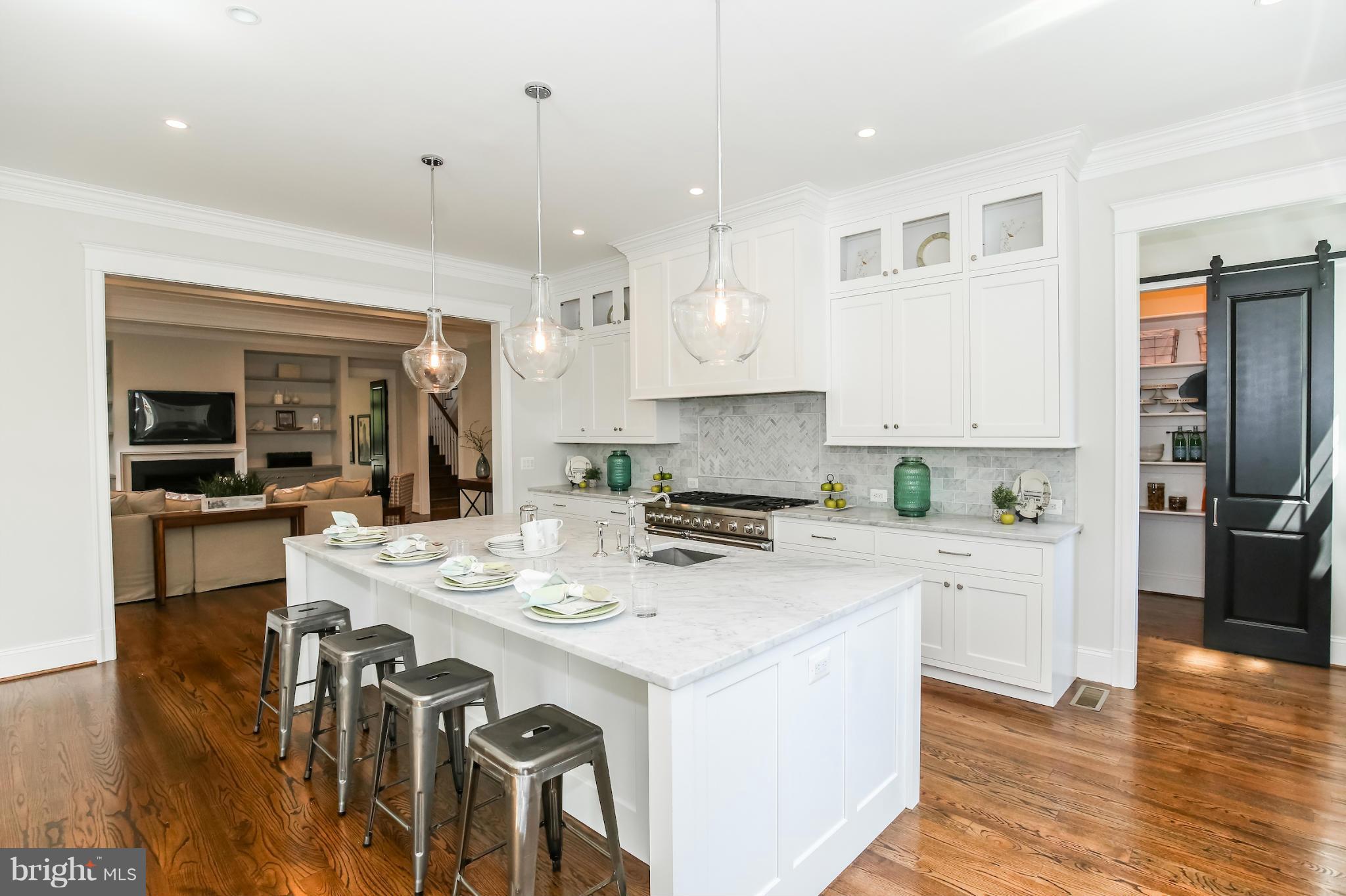 COUNTRY CLUB HILLS - Residential