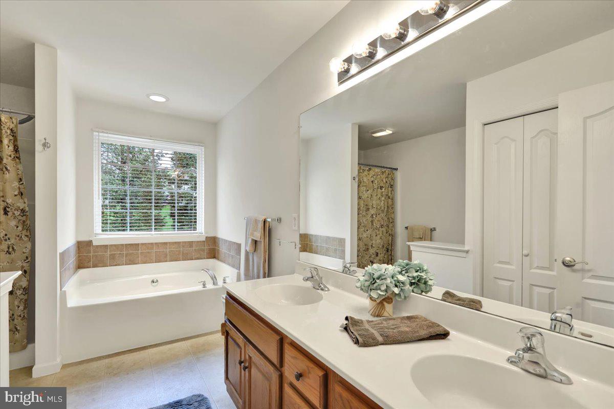 CEDAR HOLLOW - Residential