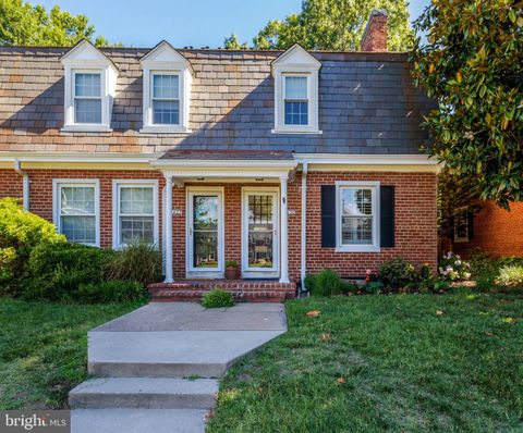 Photo of 3420 S Wakefield Street S, ARLINGTON, VA 22206 (MLS # VAAR2071114)