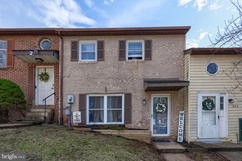 Townhouse For Sale - 338 Juniper Drive<br/> ETTERS, PA 17319